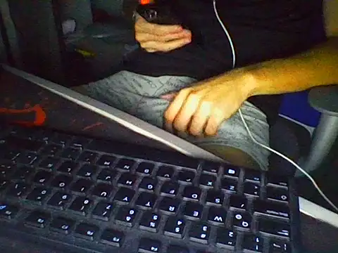 Snapshot of AlbertoRuiz086 chatting on October 14, 2025, 6:36 am AlbertoRuiz086 online show from October 14, 2025, 6:36 am