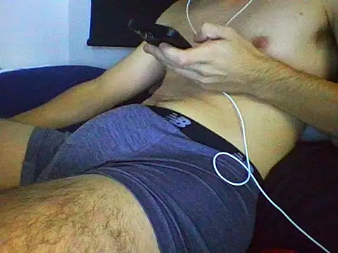 Snapshot of AlbertoRuiz086 chatting on October 16, 2025, 6:14 am AlbertoRuiz086 online show from October 16, 2025, 6:14 am