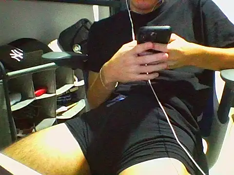 Snapshot of AlbertoRuiz086 chatting on October 25, 2025, 7:49 am AlbertoRuiz086 online show from October 25, 2025, 7:49 am