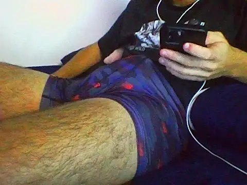 Snapshot of AlbertoRuiz086 chatting on October 27, 2025, 7:34 am AlbertoRuiz086 online show from October 27, 2025, 7:34 am