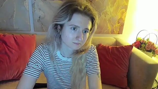 CamillaDreamer online show from April 8, 2026, 8:42 pm