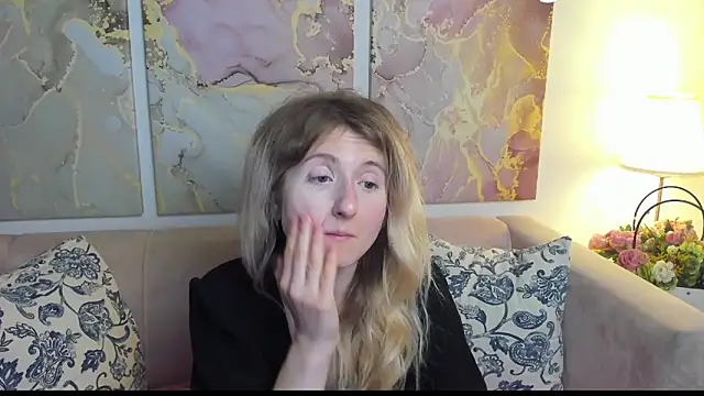 CamillaDreamer online show from May 23, 2026, 2:43 pm