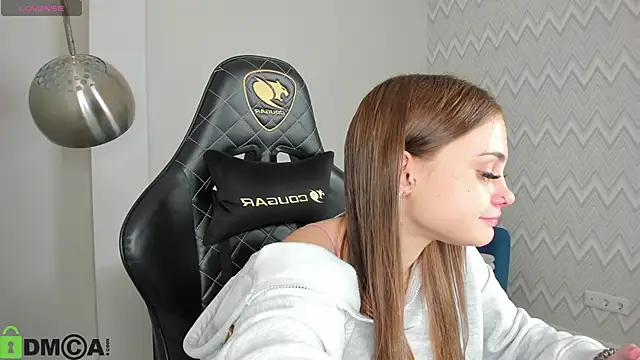 KarinaBroks online show from December 2, 2025, 9:36 am