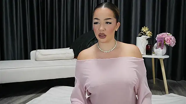 xJuliaax online show from October 12, 2025, 6:07 pm