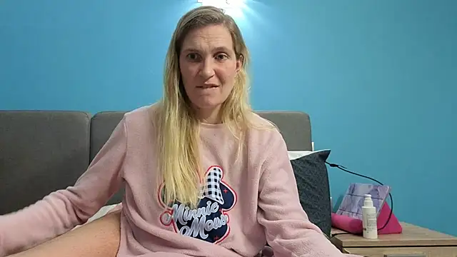 Snapshot of linterditehot chatting on October 30, 2025, 7:03 pm linterditehot online show from October 30, 2025, 7:03 pm