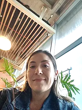 Snapshot of Mariana_gom chatting on October 10, 2025, 9:25 pm Mariana gom online show from October 10, 2025, 9:25 pm