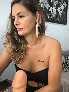 Snapshot of AlinemariaX chatting on October 2, 2025, 4:47 pm AlinemariaX online show from October 2, 2025, 4:47 pm