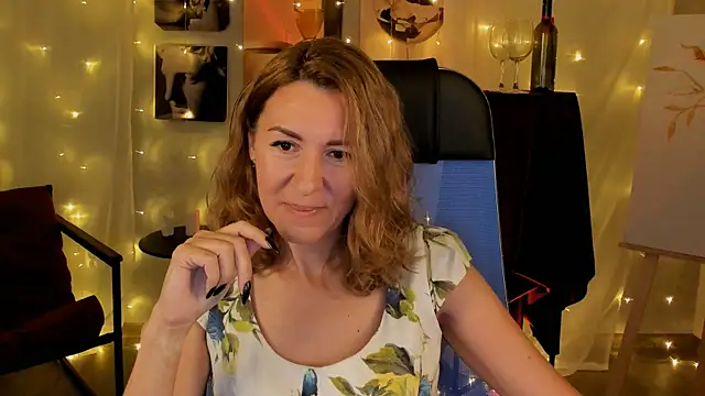 Snapshot of DonnaSmitth chatting on October 13, 2025, 3:45 pm DonnaSmitth online show from October 13, 2025, 3:45 pm