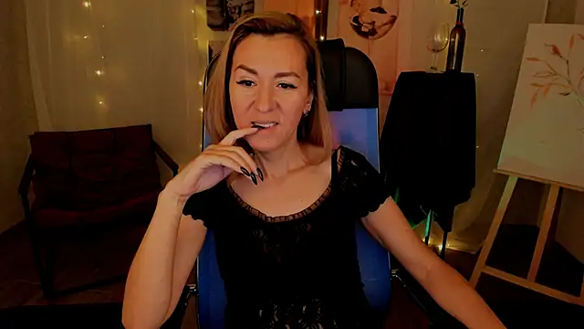 Snapshot of DonnaSmitth chatting on November 3, 2025, 9:32 am DonnaSmitth online show from November 3, 2025, 9:32 am