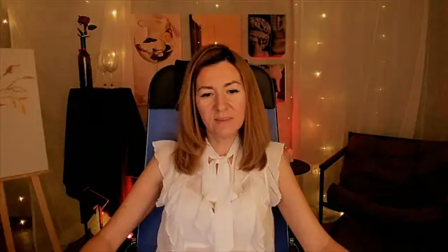 Snapshot of DonnaSmitth chatting on December 1, 2025, 12:43 pm DonnaSmitth online show from December 1, 2025, 12:43 pm