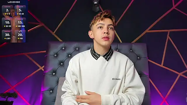 Snapshot of Lian_Miller1_ chatting on November 17, 2025, 12:11 pm Lian Miller1 online show from November 17, 2025, 12:11 pm