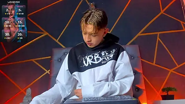 Snapshot of Lian_Miller1_ chatting on January 14, 2026, 12:11 pm Lian Miller1 online show from January 14, 2026, 12:11 pm