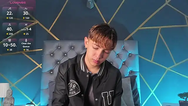 Lian Miller1  online show from April 2, 2026, 12:25 pm