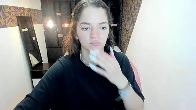 Mia Carter   online show from October 28, 2025, 7:38 pm