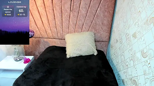 Snapshot of Issa_Milf__ chatting on October 10, 2025, 12:59 pm Issa Milf online show from October 10, 2025, 12:59 pm