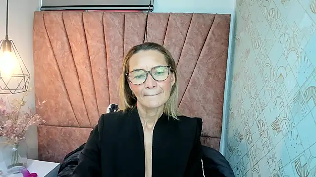 Snapshot of Issa_Milf__ chatting on November 17, 2025, 1:06 pm Issa Milf online show from November 17, 2025, 1:06 pm