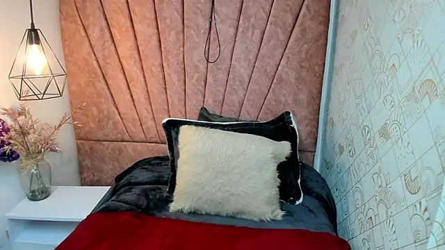 Issa Milf   online show from November 25, 2025, 1:22 pm