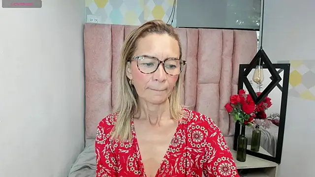 Issa Milf   online show from December 16, 2025, 2:22 pm