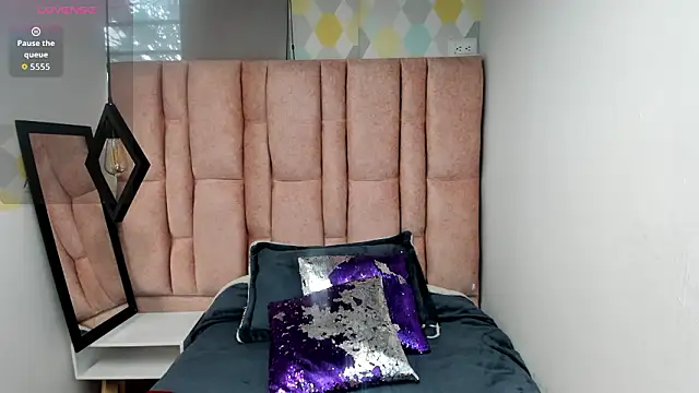 Issa Milf   online show from March 9, 2026, 1:04 pm