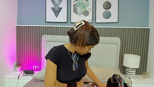 Snapshot of liz__cute chatting on November 1, 2025, 11:23 am liz cute online show from November 1, 2025, 11:23 am