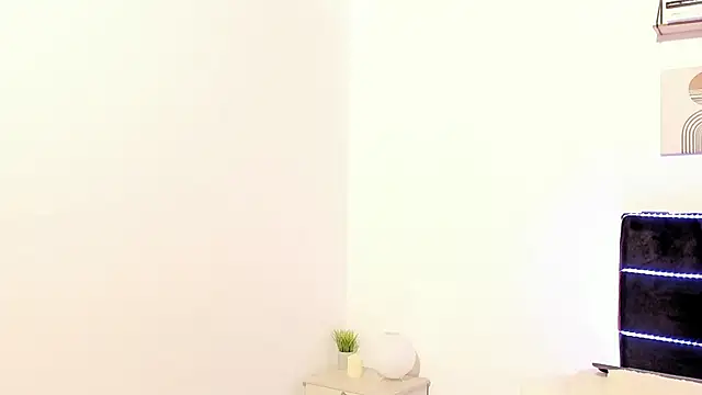 Taylormaccurdy  online show from November 19, 2025, 2:17 pm