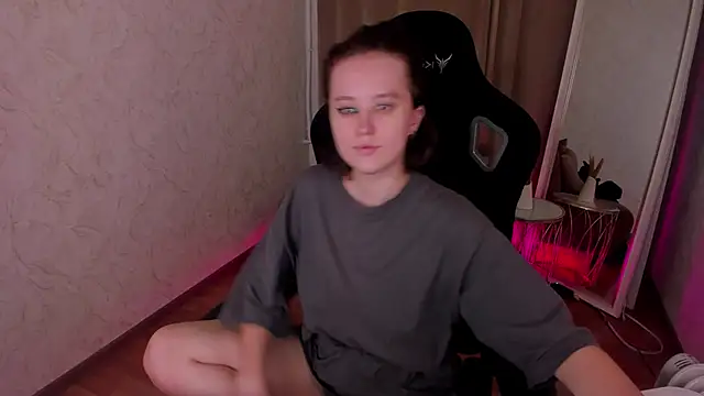 Violet Ferguson online show from November 7, 2025, 3:34 pm