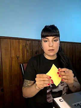 Lucecitalove online show from November 10, 2025, 2:05 pm