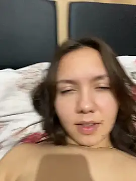 Snapshot of CamillaHessel chatting on November 18, 2025, 6:01 pm CamillaHessel online show from November 18, 2025, 6:01 pm