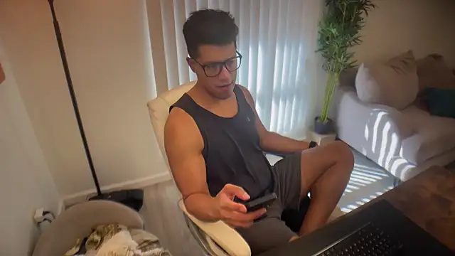 Snapshot of austinfxxx chatting on October 17, 2025, 9:50 pm austinfxxx online show from October 17, 2025, 9:50 pm