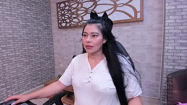 Alisonn Doll online show from October 14, 2025, 2:40 pm