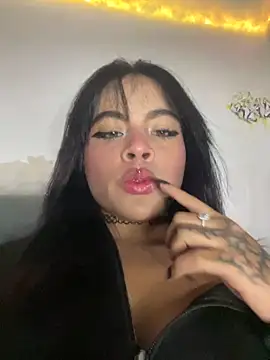 Veeronica  online show from October 7, 2025, 11:02 pm