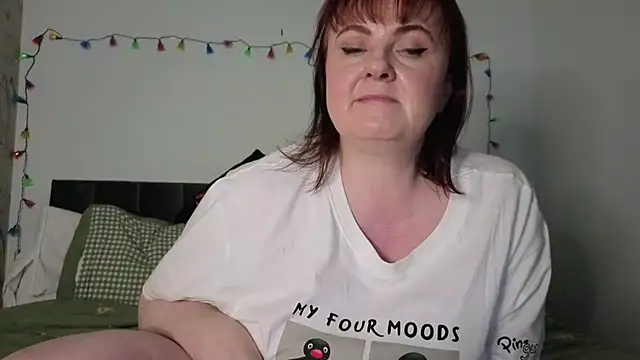 xJuicyLittlePrincessx online show from November 24, 2025, 9:14 pm