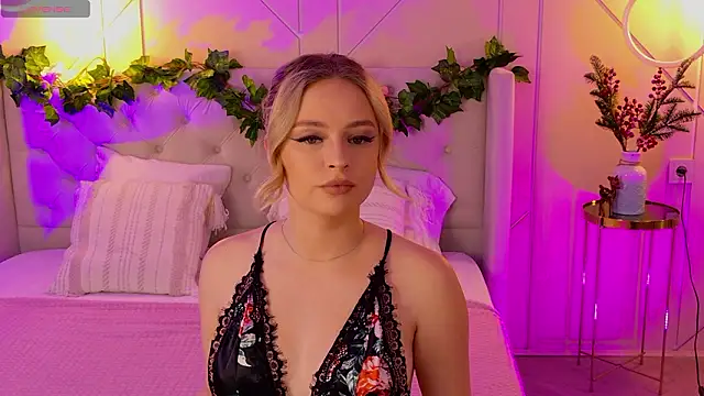 Snapshot of EllyLinn chatting on February 8, 2026, 5:05 pm EllyLinn online show from February 8, 2026, 5:05 pm