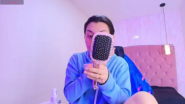 Snapshot of Iris__77 chatting on October 11, 2025, 6:50 pm Iris 77 online show from October 11, 2025, 6:50 pm