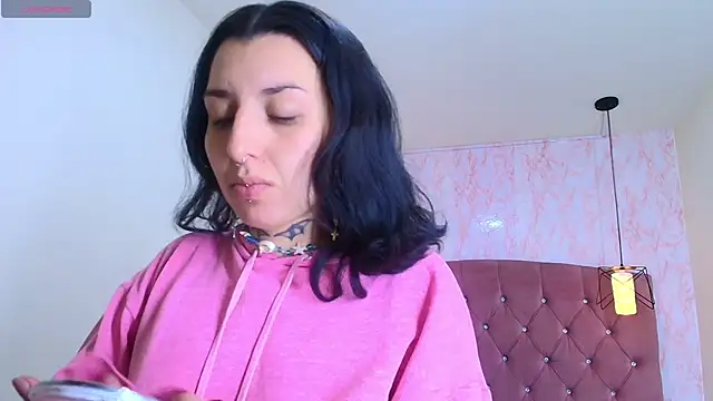 Snapshot of Iris__77 chatting on October 15, 2025, 6:19 pm Iris 77 online show from October 15, 2025, 6:19 pm