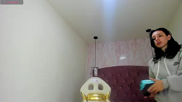 Snapshot of Iris__77 chatting on October 27, 2025, 6:34 pm Iris 77 online show from October 27, 2025, 6:34 pm