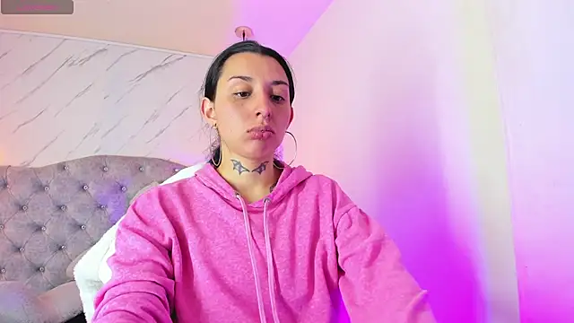 Snapshot of Iris__77 chatting on November 3, 2025, 4:30 pm Iris 77 online show from November 3, 2025, 4:30 pm