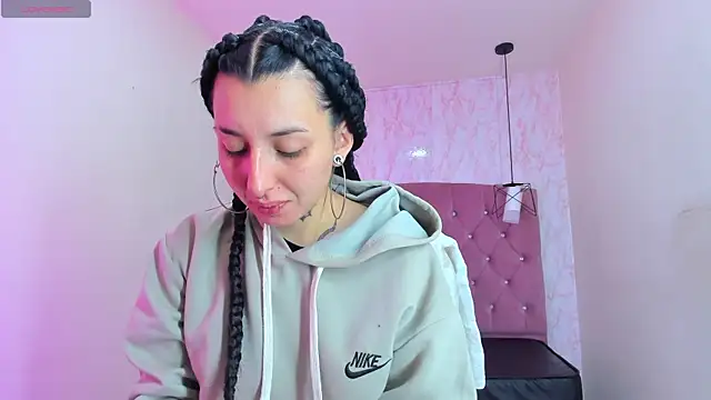 Iris  77 online show from November 28, 2025, 11:57 am