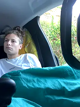 Snapshot of GoldenPussy1329 chatting on October 13, 2025, 8:47 am GoldenPussy1329 online show from October 13, 2025, 8:47 am