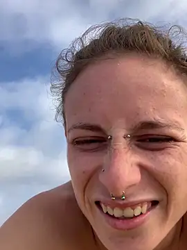 Snapshot of GoldenPussy1329 chatting on October 14, 2025, 3:35 pm GoldenPussy1329 online show from October 14, 2025, 3:35 pm