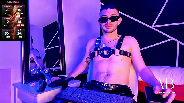 VynnyBlacke  online show from October 25, 2025, 10:26 pm