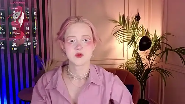 luna son online show from November 13, 2025, 9:14 pm