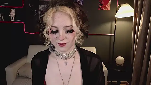 luna son online show from April 14, 2026, 10:16 pm