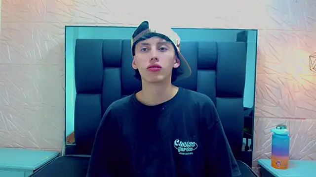 thaigo twink38 online show from November 26, 2025, 5:30 am