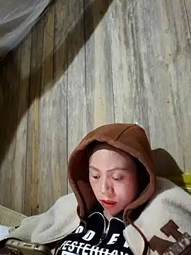 Snapshot of Tuyet_xx chatting on October 28, 2025, 1:47 pm Tuyet xx online show from October 28, 2025, 1:47 pm