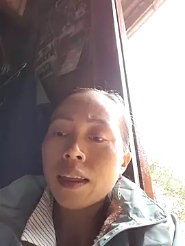 Snapshot of Tuyet_xx chatting on November 6, 2025, 4:13 am Tuyet xx online show from November 6, 2025, 4:13 am