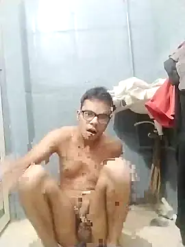 sexybobby13 online show from December 15, 2025, 10:19 am