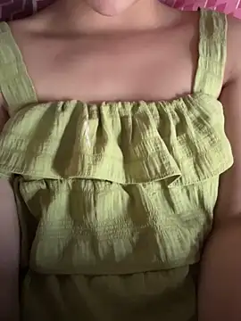 Snapshot of Miubeeeee chatting on November 13, 2025, 7:18 am Miubeeeee online show from November 13, 2025, 7:18 am