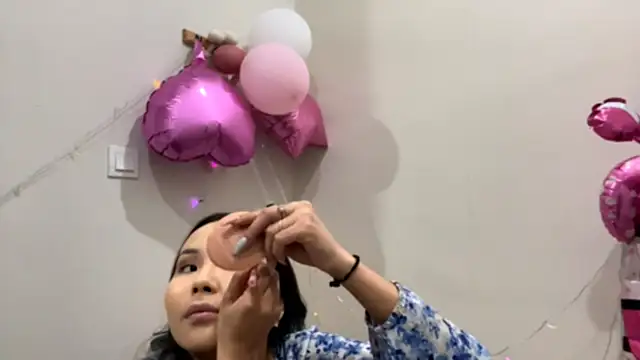 Snapshot of CarollFalick chatting on October 18, 2025, 2:40 pm CarollFalick online show from October 18, 2025, 2:40 pm