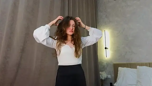 Snapshot of LewisThrone chatting on October 9, 2025, 11:41 am LewisThrone online show from October 9, 2025, 11:41 am